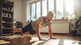 Este es el poderoso ejercicio ideal para fortalecer el abdomen después de los 50 años, según Harvard