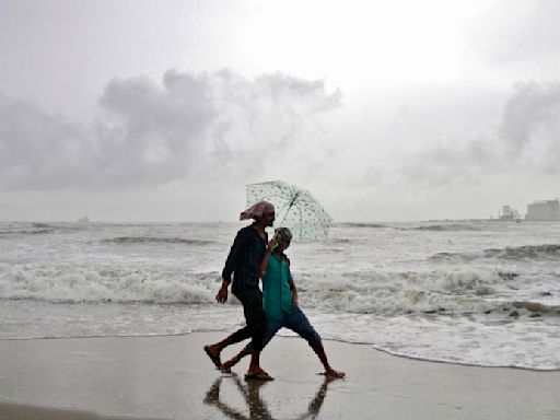 India's critical monsoon rains hit mainland early