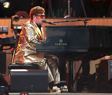 Elton John saca a subasta su armario en eBay para recaudar fondos contra el SIDA