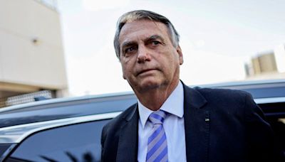 Bolsonaro recebeu dinheiro vivo de esquema para desviar quase R$7 mi em joias, aponta PF Por Reuters