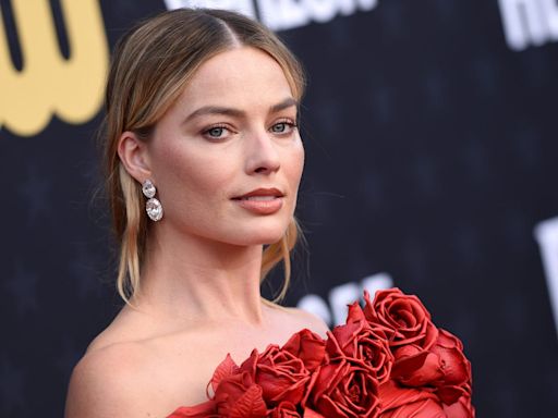 Margot Robbie Says She'll "See What I Can Do" About the 'A Court of Thorns and Roses' TV Adaptation