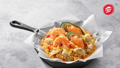 必勝客最新「西班牙海鮮紙包飯」上市了！ 限時3周免費升級套餐