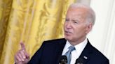 Biden promete seguir su campaña hasta el final mientras se erosiona su apoyo en el Congreso