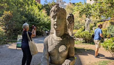 Neoyorquinos luchan por conservar un oasis repleto de estatuas en el corazón de Manhattan