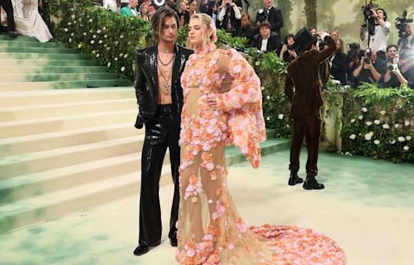 Kelsea Ballerini and Chase Stokes Are Bold at First Met Gala