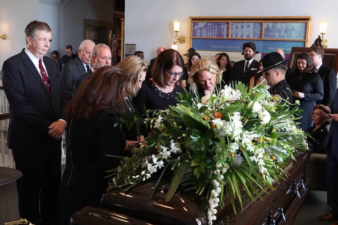 More than 500 people honor former Florida senator, governor Bob Graham at old Capitol