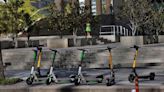 Las Condes multará por mal uso de scooters eléctricos