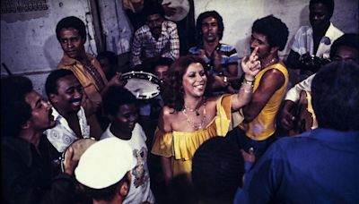 Diogo Nogueira comanda homenagem à Beth Carvalho na Praia de Copacabana