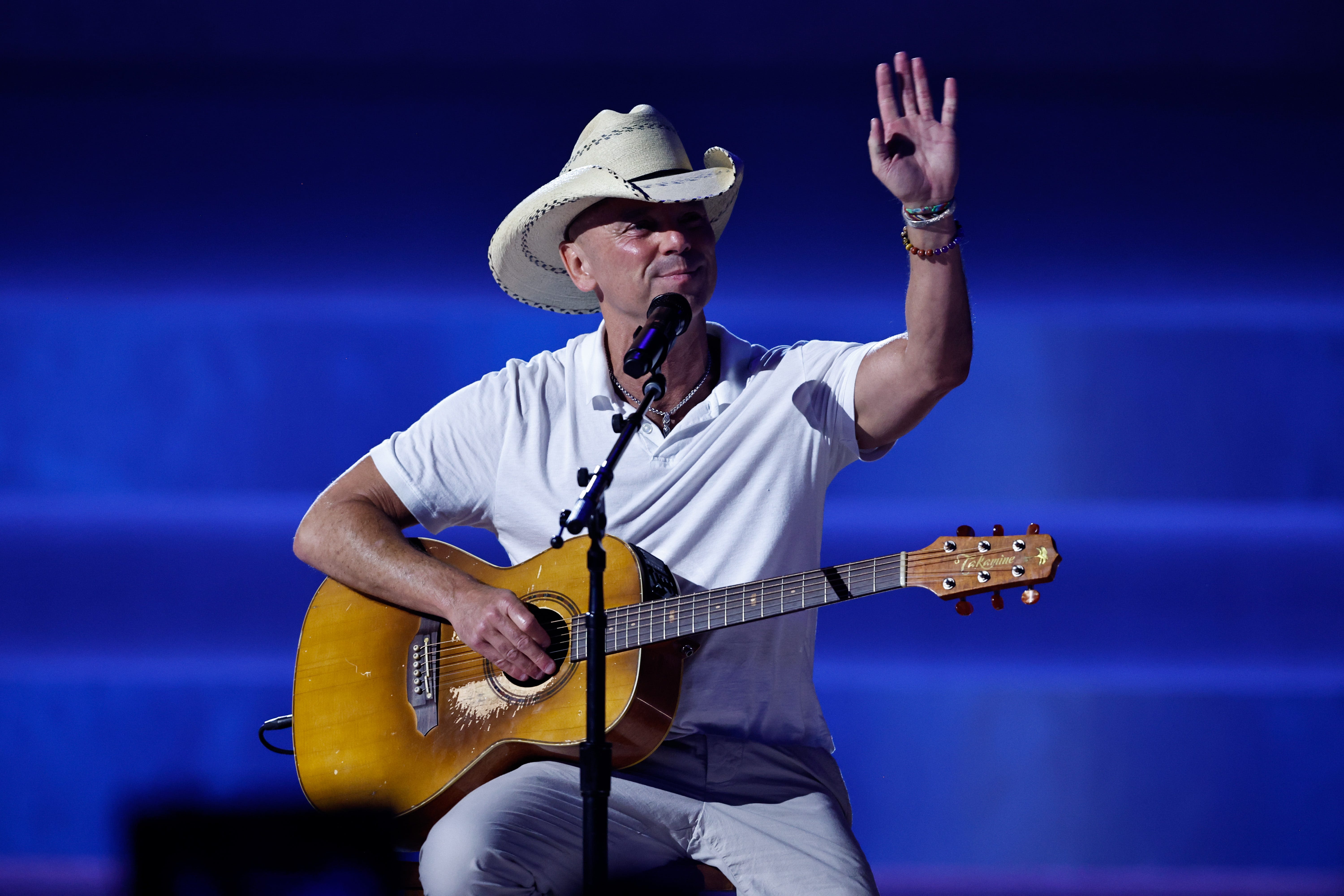 Summer vibes rule at concert with Kenny Chesney, Zac Brown Band at American Family Field