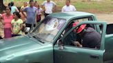 Agente policial muere al caer una piedra sobre el vehículo que conducía