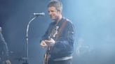 Noel Gallagher fluffs the guitar solo to Don't Look Back In Anger onstage