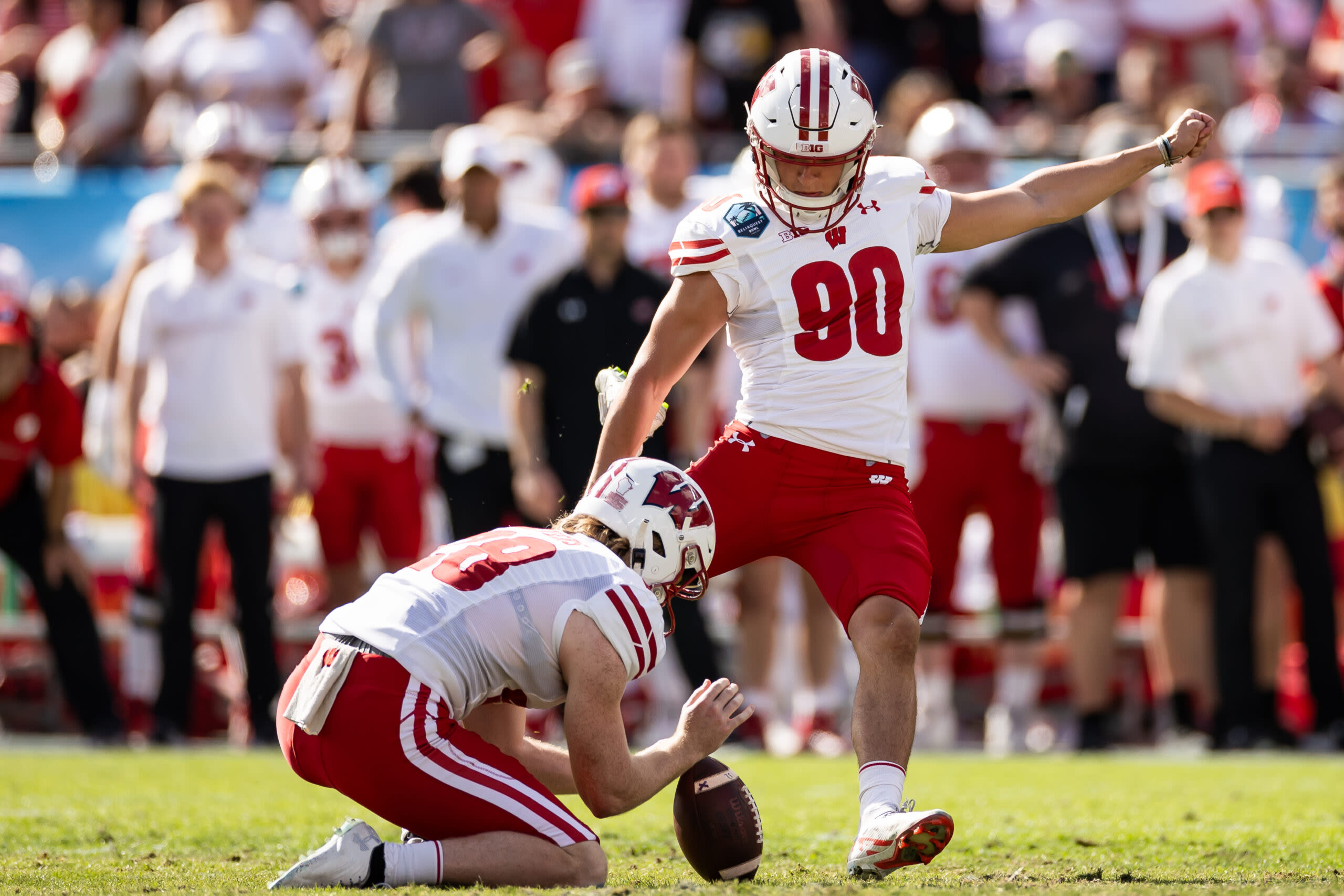 Wisconsin kicker listed on 2024 Lou Groza Award watch list