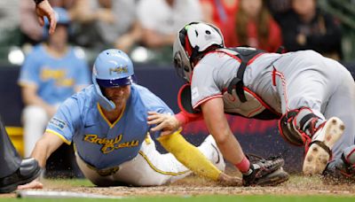 Reds turn back Brewers' wild comeback in ninth inning