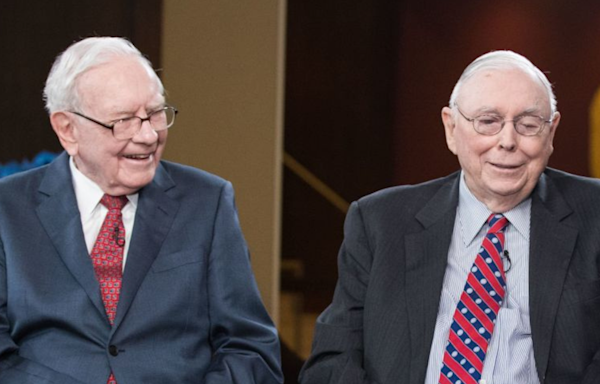 Warren Buffett's return to Berkshire Hathaway's center stage is bittersweet without Charlie Munger