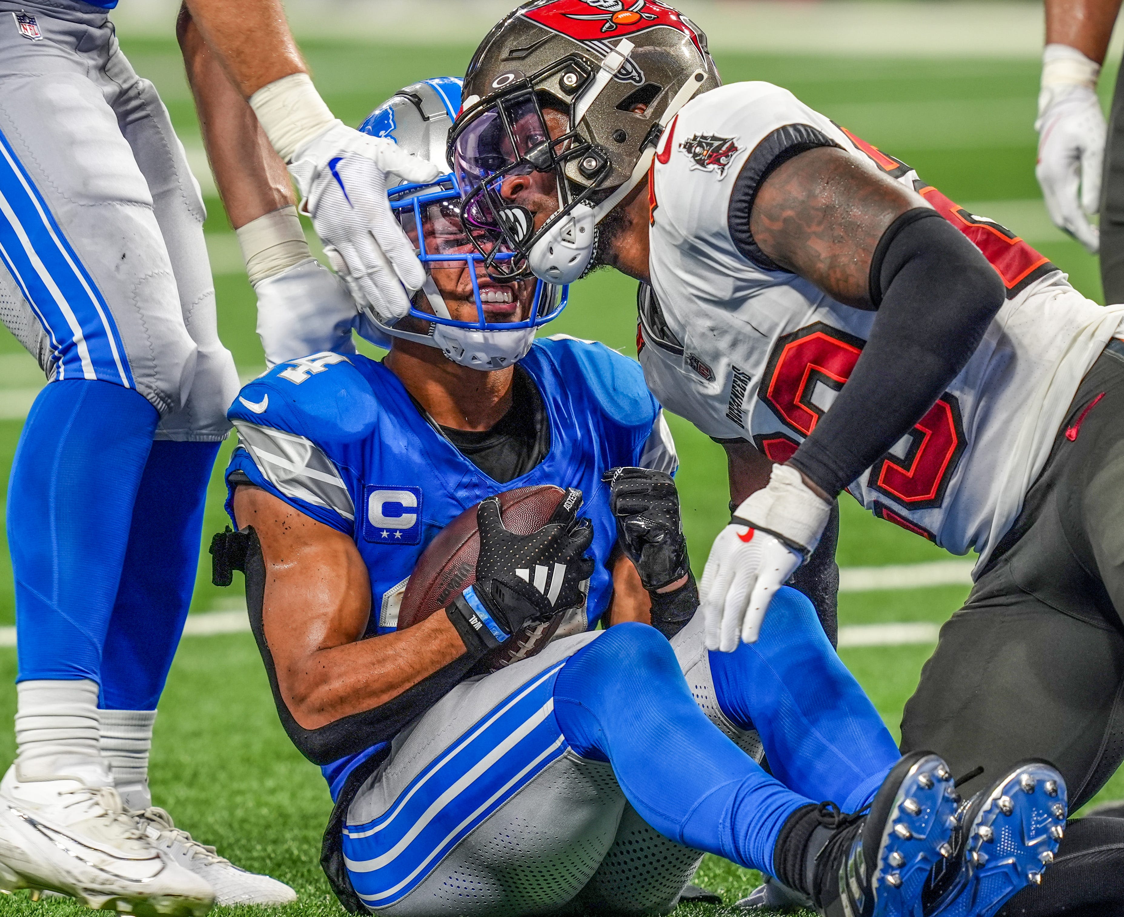 Amon-Ra St. Brown injury update: Detroit Lions WR had contusion and cramping, per report