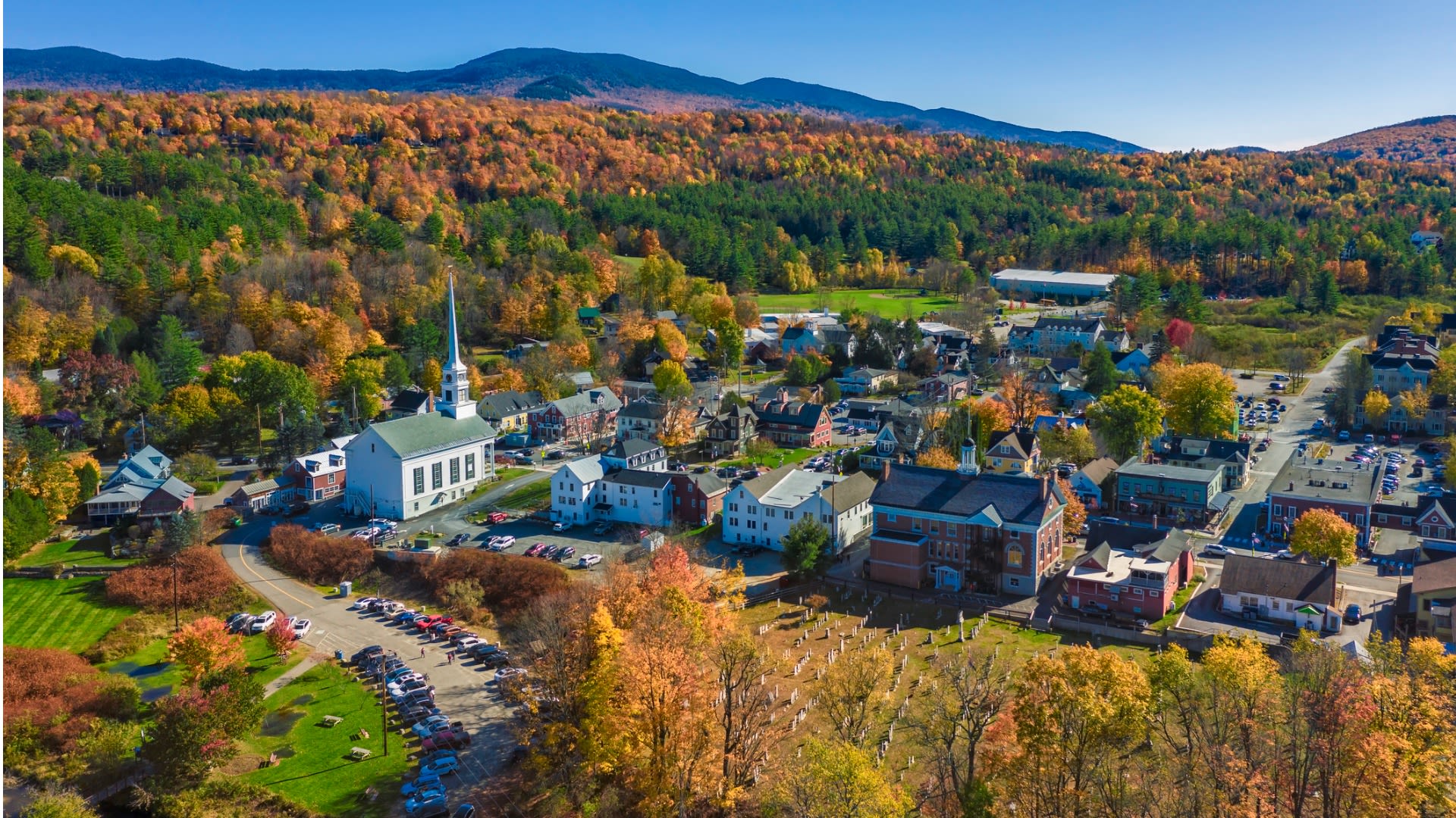 44 Best Small Towns To Retire in America