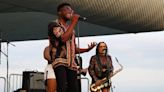 Los ritmos afrocubanos de Cimafunk y su banda deleitan a cientos de cántabros
