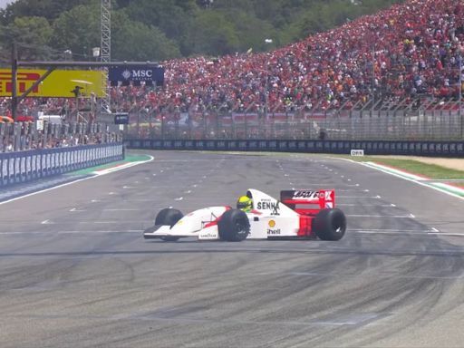Sebastian Vettel pilota carro de Ayrton Senna em homenagem no circuito de Imola