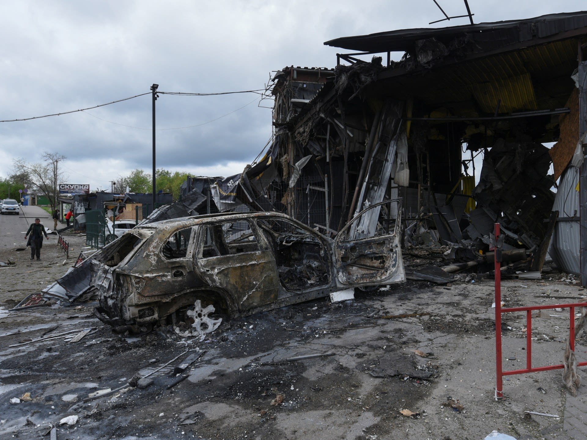 At least 12 killed during spate of Russian attacks on Ukraine
