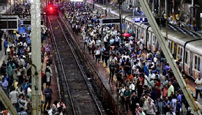 Mumbai Local Train Services: New Train Schedule Aims to Alleviate CSMT Congestion—Find Out What’s Changing