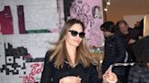Angelina Jolie recupera su fórmula de estilo favorita con un maxibolso que puedes 'copiar' en Zara
