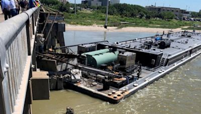 美國德州發生載油駁船撞橋 船上石油泄漏