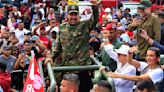 Presidente Maduro recibido con alegría en Libertador