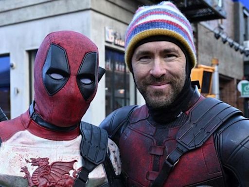 Quién es el futbolista enmascarado que comparte escena con Ryan Reynolds en "Deadpool & Wolverine"