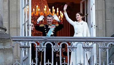 Auf offiziellem Porträt: König Frederik und Mary strahlen!