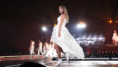 Why fans are 'sobbing' over Taylor Swift's ‘So High School’ dance during Paris show