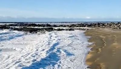 Espetáculo incomum: Temperaturas extremas congelam ondas do mar na Terra do Fogo; vídeo