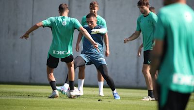 Paredes y De Marcos ya entrenan con el grupo y podrían estrenarse el jueves ante el Eibar