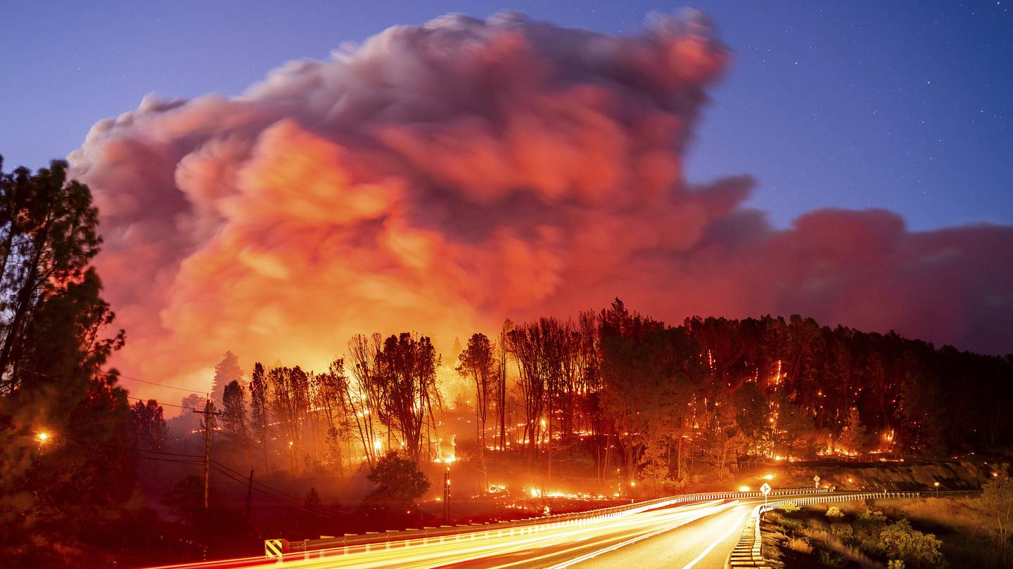 People flee Idaho town through a tunnel of fire and smoke as Western wildfires spread