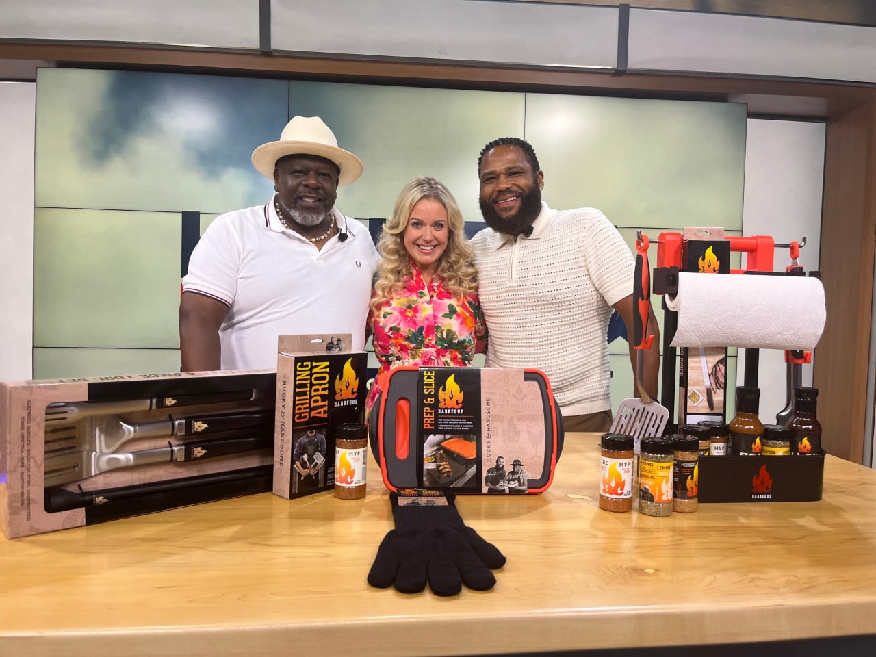 Comedy duo Anthony Anderson and Cedric the Entertainer wrap up their AC Barbeque food tour in Houston