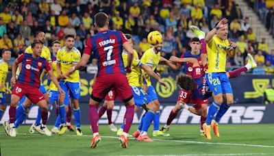 Joao Félix dio los tres puntos al Barcelona ante el Cádiz con un golazo de chilena