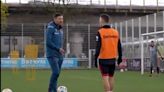 El vídeo viral que explica el efecto Xabi Alonso: él enseña, Grimaldo ejecuta y marca un golazo segundos después de su fallo