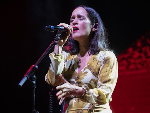 Julieta Venegas pone en pie Cartagena en la primera noche de La Mar de Músicas