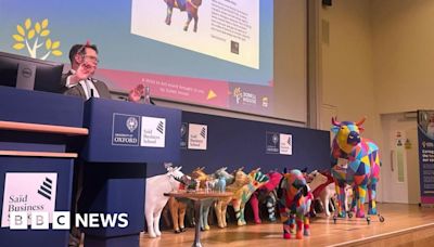 Oxford oxen sculpture auction raises money for hospice