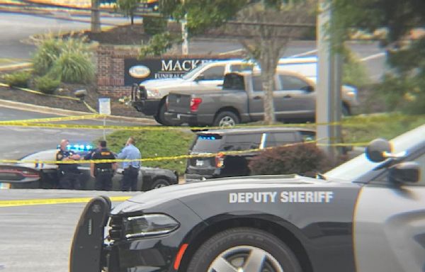 Deputies shoot suspect after K-9 stabbed during arrest in Greenville County