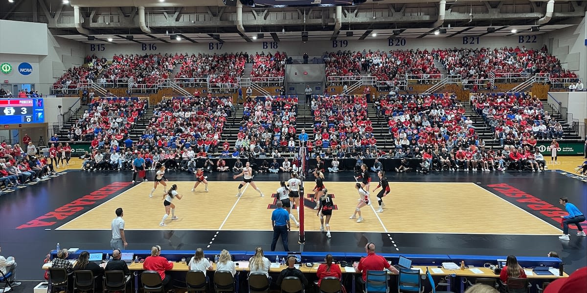 Nebraska defeats Denver in spring volleyball match