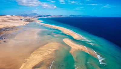 La playa de Fuerteventura que tiene dos orillas y que es única en el mundo