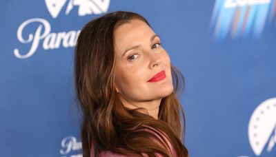 Drew Barrymore says she'll be the parent she needed by limiting her kids' access to tech. Experts say her approach is a good one.