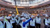 Clippers y su dueño Steve Ballmer celebran nueva etapa de construcción del Intuit Dome y sus inodoros