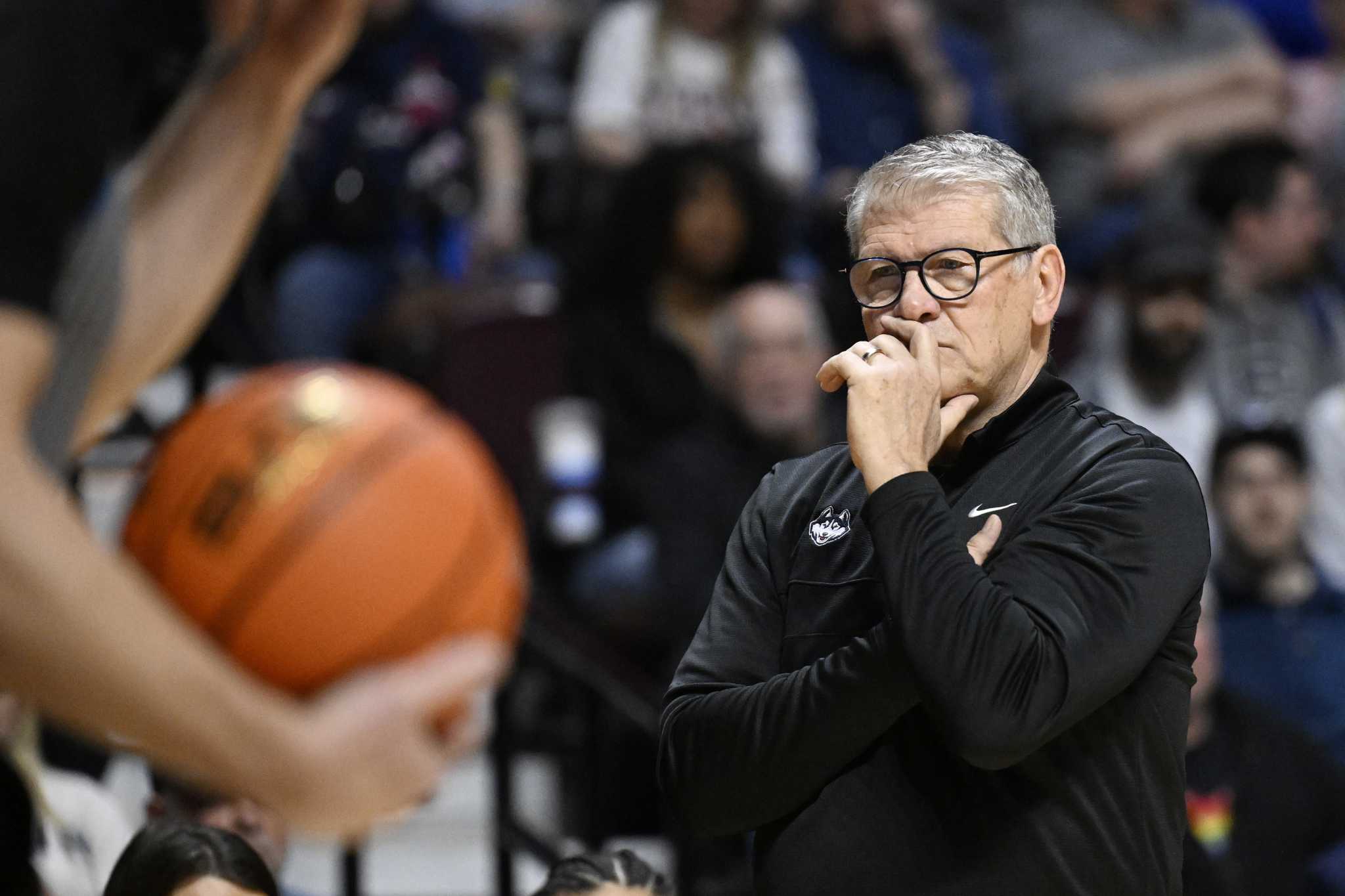 UConn gives Geno Auriemma a 5-year contract extension, valued at $18.7 million