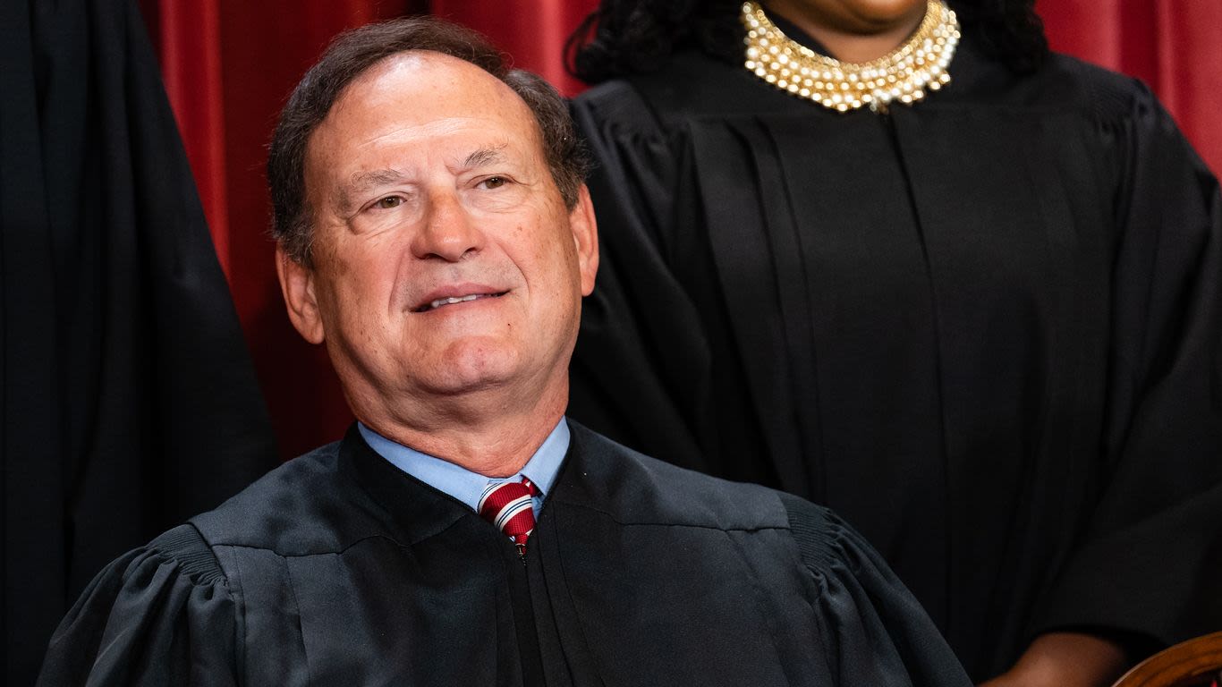 Justice Alito faces calls in Congress for recusal, censure over flag controversy