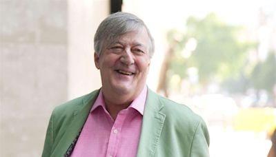 Stephen Fry urges public to join call for urgent Government action on UK oceans