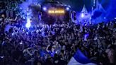 El Oviedo toca el cielo: así fue el espectacular recibimiento en el Tartiere de madrugada tras meterse en la final del play-off de ascenso