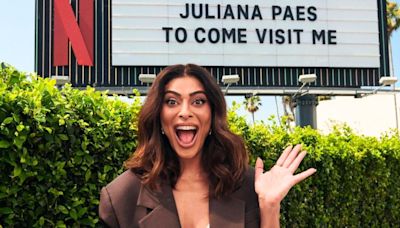 Juliana Paes posa ao lado de outdoor com seu nome em Los Angeles: 'Do Brasil para o mundo'