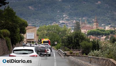 Los atascos kilométricos que retratan la masificación turística en Mallorca: "Los vecinos nos quedamos en casa"