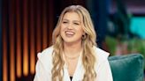 Kelly Clarkson Debuts New Hair, Leaving Talk Show Fans Utterly Obsessed